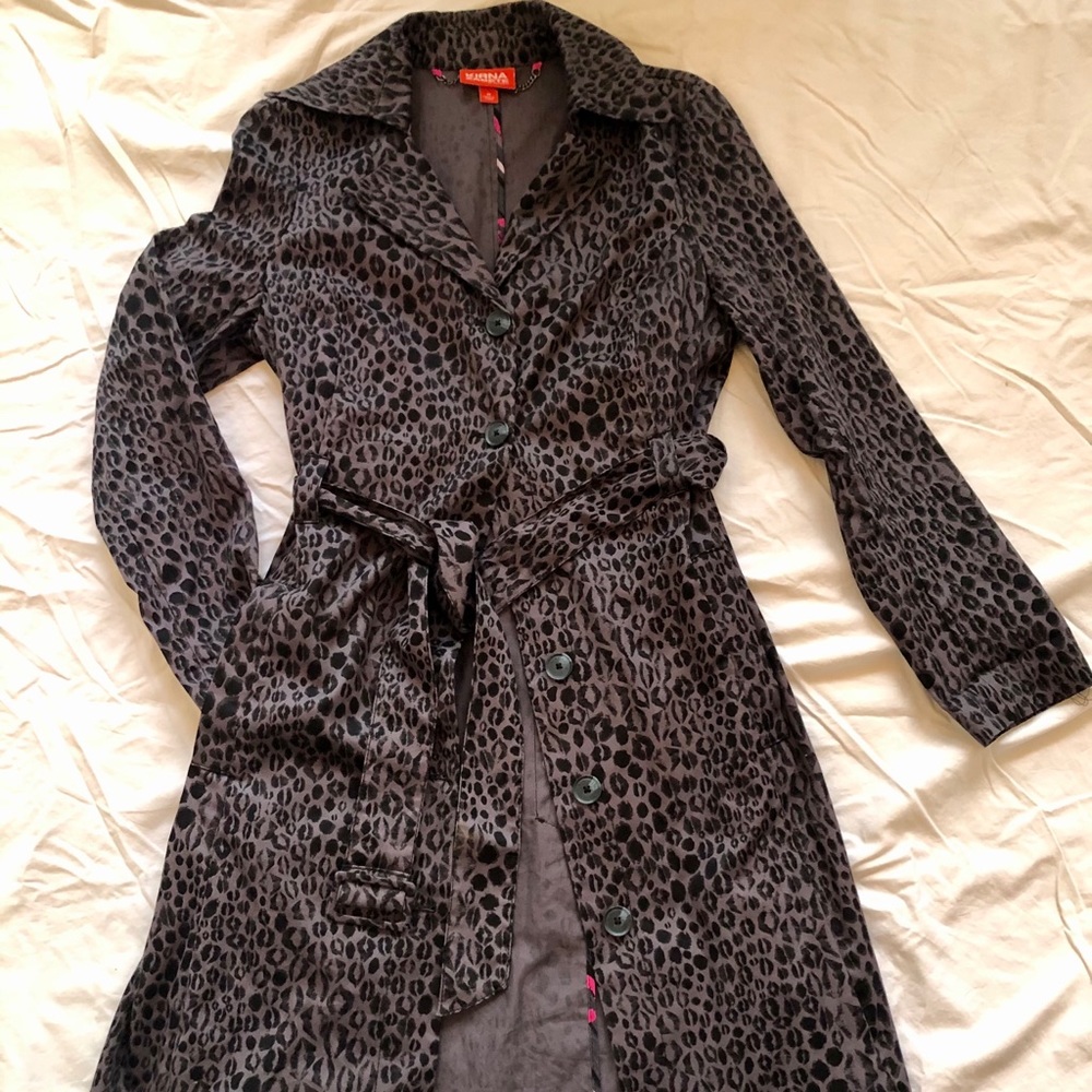 Leopard print trench coat. - 510